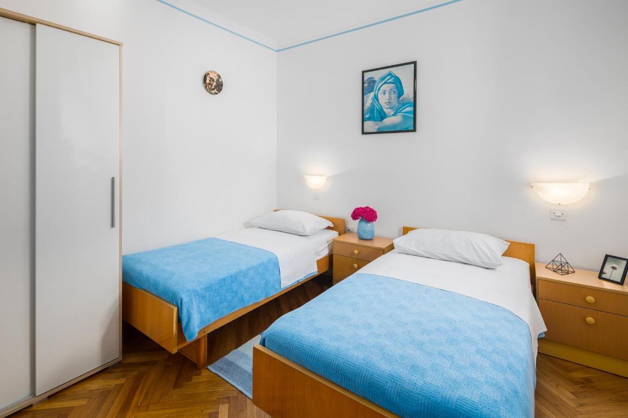 Apartments Marcan Porec Bagian luar foto
